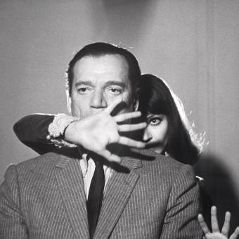 Eddie Constantine y Anna Karina en Lemmy contra Alphaville, 1966.