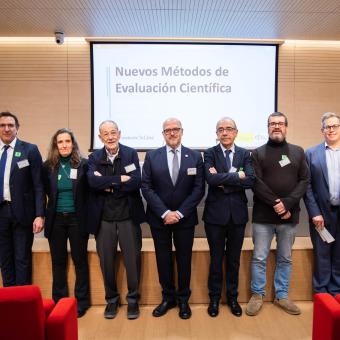 Fotografía de familia de los participantes en la jornada Nuevos métodos de evaluación científica