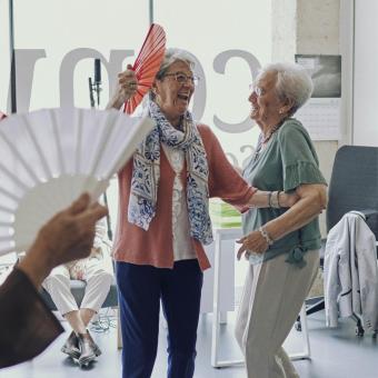 Gracias a las actividades del programa Siempre Acompañados las personas mayores se mantienen activas y hacen amistades.