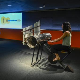 El ámbito sobre la música de la materia contiene una omele machine y una composing machine