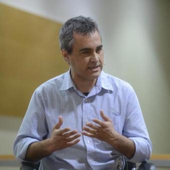 Feliciano Villar (doctor en Psicología en la Universidad de Barcelona), durante su intervención en Conversaciones de mayores. 