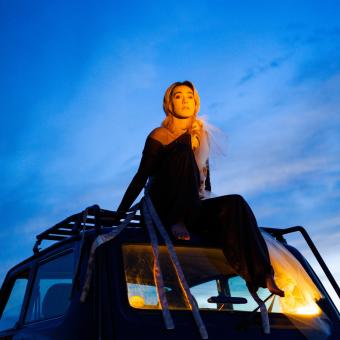 Ede en una imagen promocional de su disco, Lucero.