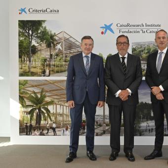 From left to right, the CEO of CriteriaCaixa, Ángel Simón; the Director General of ”la Caixa” Foundation, Antonio Vila; and the EIB Director General for EU Operations, Jean-Christophe Laloux.