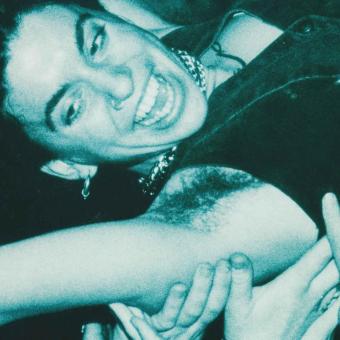 «1-800-on-Her-Own», documental dirigido por Dana Flor.