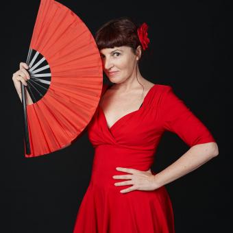 Natalia Ruiz Zelmanovitch vestida de rojo.