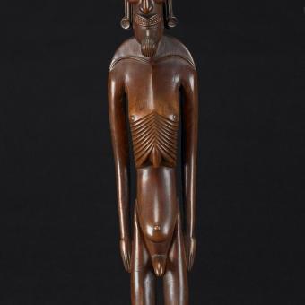 «Moái pa’apa’a de Rapa Nui», isla de Pascua. 1800-1886. Madera.