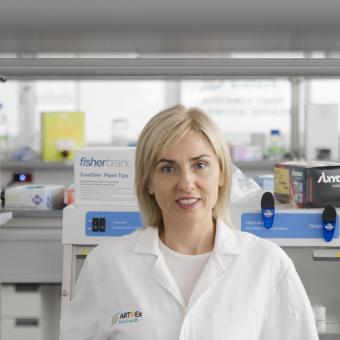 Beatriz Llamusí, bioquímica y cofundadora de Arthex Biotech.
