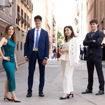 De izda. a dcha. Júlia Laguna, Albert Gimó, Belén Luengo y Gonzalo Plaza cursarán estudios de posgrado en el extranjero, todos ellos relacionados con el desarrollo de la inteligencia artificial. 
