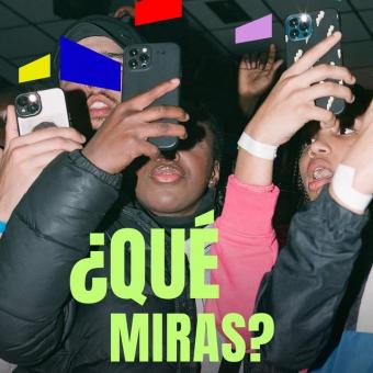 Cartel de la segunda temporada de la serie «Qué miras?».