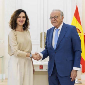 La presidenta de la Comunidad de Madrid, Isabel Díaz Ayuso, y el presidente de la Fundación ”la Caixa”, Isidro Fainé
