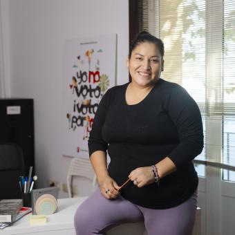Blanca Adela Flores Menéndez es madre de tres hijos y beneficiaria de CaixaProinfancia a través de Save The Children.