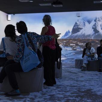 Els cuidadors a una de les sales de l'exposició «Som Natura» a CaixaForum Barcelona.