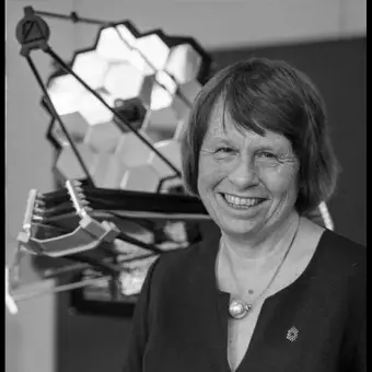 Ewine Fleur van Dishoeck, astrónoma, química, profesora de Astrofísica atómica y molecular en el Observatorio de Leiden y presidenta electa de la Unión Astronómica Internacional.