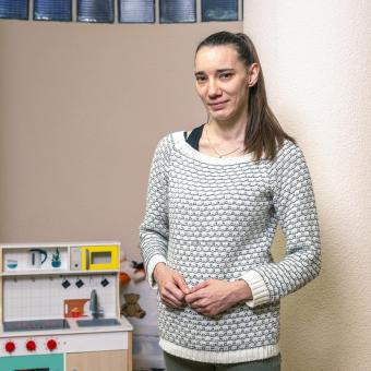 Ainhoa, madre de Naim, Nian y Asier y usuaria del programa CaixaProinfancia de la Fundación ”la Caixa”.