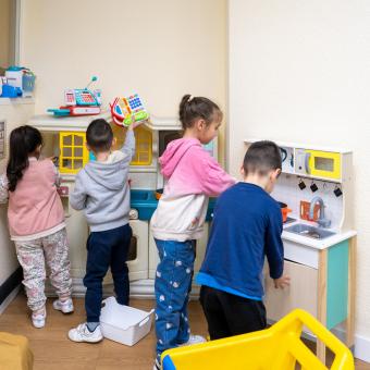 Children playing in the CaixaProinfancia 3-6 Growth Spaces at the Barró Association.