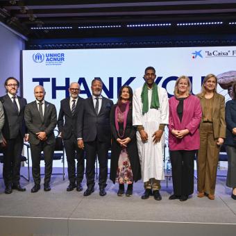 Foto de familia del "Diálogo para la innovación humanitaria: alianzas estratégicas para proteger y transformar el futuro de los refugiados" celebrado hoy en el Palau Macaya de la Fundación "la Caixa".
