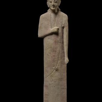 Estatua en piedra caliza de un hombre devoto, 600-550 a. de C., santuario de Apolo, Frangissa. 1910,0620.14.