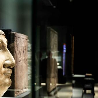 Una de las piezas expuestas en la exposición «Asurbanipal» en CaixaForum Madrid.