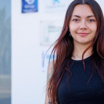 Noelia Pérez, usuaria del programa Más Empleo Joven, impulsado por la Fundación ”la Caixa” y el Fondo Social Europeo Plus. 