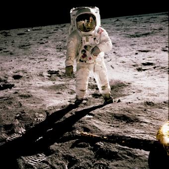 © NASA.  Edwin Aldrin caminando sobre la superficie lunar durante la actividad extravehicular (EVA).