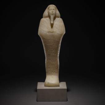 Ushebti del faraón Taharqa. Calcita. Dinastía XXV, reinado de Taharqa, c. 690-664 a. C. Tumba de Taharqa, Nuri, Sudán © Trustees of the British Museum.