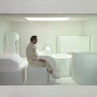 Absalon Proposition d’habitation [Propuesta para un habitáculo] 1991.Vídeo, TV, color, sonido. Colección de Arte Contemporáneo Fundación ”la Caixa”.
