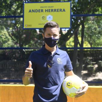 Ander Herrera, jugador del París Saint-Germain F.C. y padrino del Cruyff Court Ander Herrera.