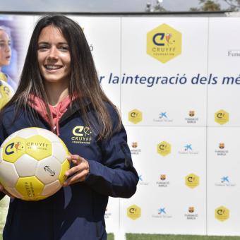 Aitana Bonmatí és la primera dona futbolista que tindrà un Cruyff Court a Espanya.