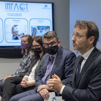 From right to left: Eduard Gratacós, Director of BCNatal, during the presentation of Impact study, with Àngel Font, Corporative director of Research and Healthy; Fàtima Crispi, Maternal-Fetal Medicine Services of BCNatal and researcher, and Josefin Berg, study’s mother.