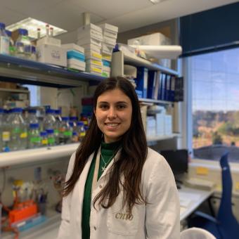 Gloria Bonel cursa un Doctorado en Biociencias Moleculares (Medicina), en el CNIO - Centro Nacional de Investigaciones Oncológicas.
