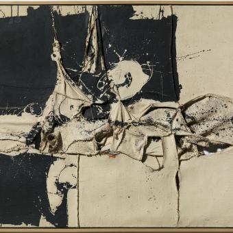 Manolo Millares. Cuadro 61, 1959. Técnica mixta sobre arpillera © Gasull. Colección de arte Contemporáneo FLC, Vegap 2022.