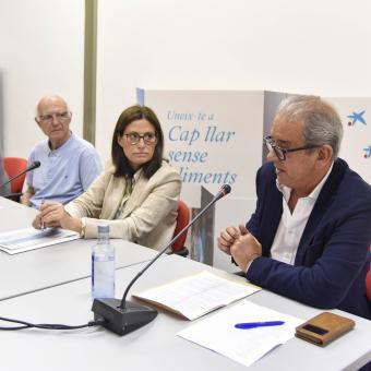 D’esquerra a dreta: Elisabet Faus, directora de la Xarxa Solidària d’Acció Social de CaixaBank; Lluís Fatjó-Vilas, director del Banc dels Aliments; Montserrat Buisán, directora de Programes Socials de la Fundació ”la Caixa”, i Josep Manel Alejandre, secretari de l’associació Gràcia Participa, han presentat la campanya Cap Llar Sense Aliments.