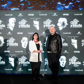 La directora general adjunta de la Fundación ”la Caixa”, Elisa Durán, y el diseñador de moda y director artístico de la muestra, Jean Paul Gaultier, han presentado la exposición Cine y moda. Por Jean Paul Gaultier en CaixaForum Madrid.
