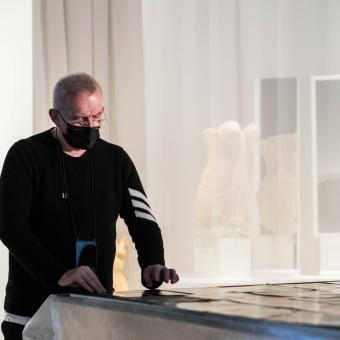Jean Paul Gaultier plasma su mirada sobre el cine y la moda en CaixaForum Madrid.