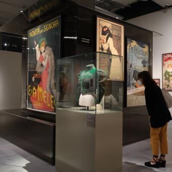 La exposición Carteles de la vida moderna. Los orígenes del arte publicitario se podrá visitar en CaixaForum Sevilla hasta el 16 de enero de 2022.