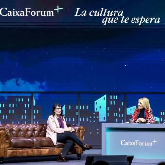 Un moment de la presentació de CaixaForum+ amb la directora general adjunta de la Fundació ”la Caixa”, Elisa Durán, i l’actriu i presentadora Cayetana Guillén Cuervo.
