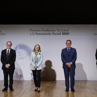 De izquierda a derecha: el subdirector general adjunto de la Fundación “la Caixa”, Marc Simón; la vicepresidenta primera y ministra de Asuntos Económicos y Transformación Digital, Nadia Calviño; el director general de la Fundación ”la Caixa”, Antonio Vila, y Raquel Sebastián, Responsable del Departamento de Prospección e Intermediación Empresarial de la Asociación Trabajando en Positivo.