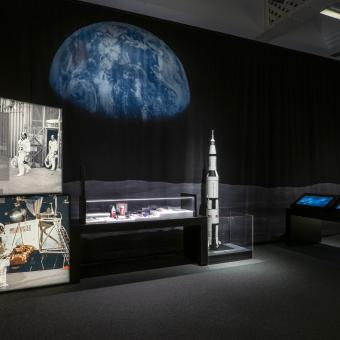 En la exhibición puede verse de qué se alimentaban los astronautas.