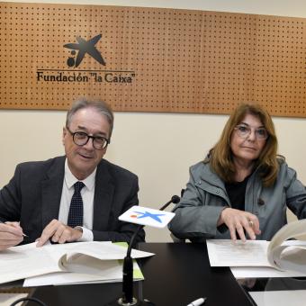 El subdirector general de la Fundación ”la Caixa”, Marc Simón, y la Consejera de Educación de la Región de Murcia, María Isabel Campuzano Martínez, han firmado un nuevo acuerdo de colaboración para seguir impulsando el programa CaixaProinfancia en la Región de Murcia.