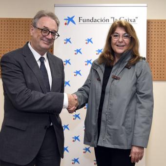 El subdirector general de la Fundación ”la Caixa”, Marc Simón, y la Consejera de Educación de la Región de Murcia, María Isabel Campuzano Martínez, tras la firma de un nuevo acuerdo de colaboración para seguir impulsando el programa CaixaProinfancia en la Región de Murcia.