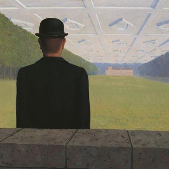 René Magritte, El gran siglo, 1954. Óleo sobre lienzo, 50 x 60 cm. Kunstmuseum Gelsenkirchen, lb 65/27. Cortesía de Ludion Publishers © René Magritte, VEGAP, Barcelona, 2022.