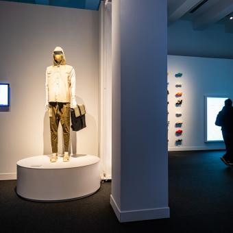 Fashion is one of the star areas of the exhibition with the display of clothing and footwear designed by 3D printing.