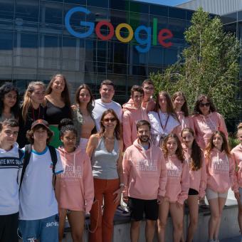 Els equips catalans del repte  The Challenge a la seu de Google amb el Miquel Montoro.