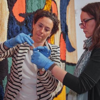 Captura d’imatge del documental Els tapissos de Joan Miró. Del fil al món.