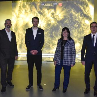 From left to right: Ignasi Miró, the corporate director of the Culture and Science Area of ”la Caixa” Foundation; Harry Cliff, particle physicist and curator of the exhibition; Elisa Durán, Deputy General Manager of ”la Caixa” Foundation, and Valentí Farràs, Director of CosmoCaixa, presented The Sun: Living With Our Star at CosmoCaixa.