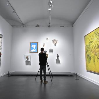 La muestra Dioses, Magos y Sabios. Las colecciones privadas de los artistas se podrá visitar hasta el 2 de abril de 2023 en CaixaForum Barcelona.
