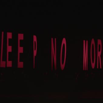 Sleep No More, un documental de producción propia de la Fundación ”la Caixa” con la colaboración del Gran Teatre del Liceu que descubre el fascinante proceso creativo del artista Jaume Plensa durante los preparativos y los ensayos de la ópera Macbeth.