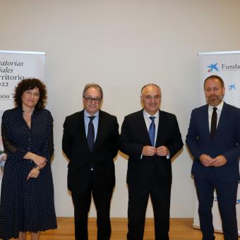 De izquierda a derecha: la delegada de la Fundación ”la Caixa” en Granada, Almería y Jaén, Patricia Maldonado; el subdirector general de la Fundación ”la Caixa”, Marc Simón; el director territorial de CaixaBank en Andalucía Oriental, Juan Ignacio Zafra, y el responsable territorial de la Fundación ”la Caixa” en Andalucía, Juan Carlos Barroso, en la presentación de la Convocatoria Andalucía 2022 en Málaga.