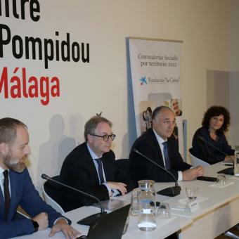 De izquierda a derecha: el responsable territorial de la Fundación ”la Caixa” en Andalucía, Juan Carlos Barroso; el subdirector general de la Fundación ”la Caixa”, Marc Simón; el director territorial de CaixaBank en Andalucía Oriental, Juan Ignacio Zafra, y la delegada de la Fundación ”la Caixa” en Granada, Almería y Jaén, Patricia Maldonado.