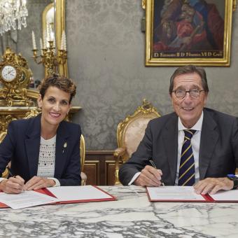 La Presidenta de Navarra, María Chivite, y el director general de la Fundación ”la Caixa”, Antonio Vila Bertrán, han firmado en Pamplona un acuerdo marco que recoge la colaboración entre ambas instituciones en materia de acción social, educativa y cultural.